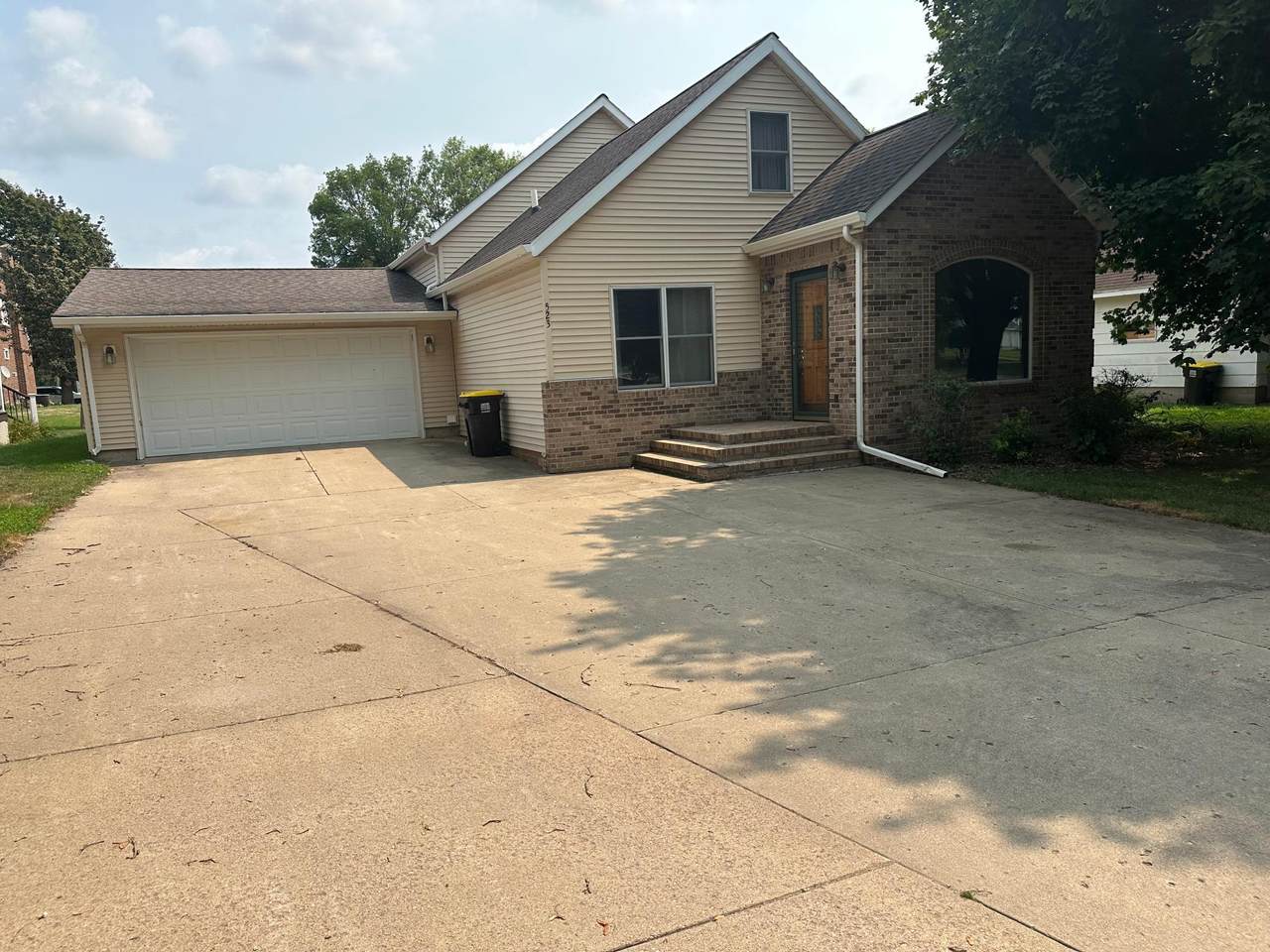 523 Davis Avenue - Photo 1
