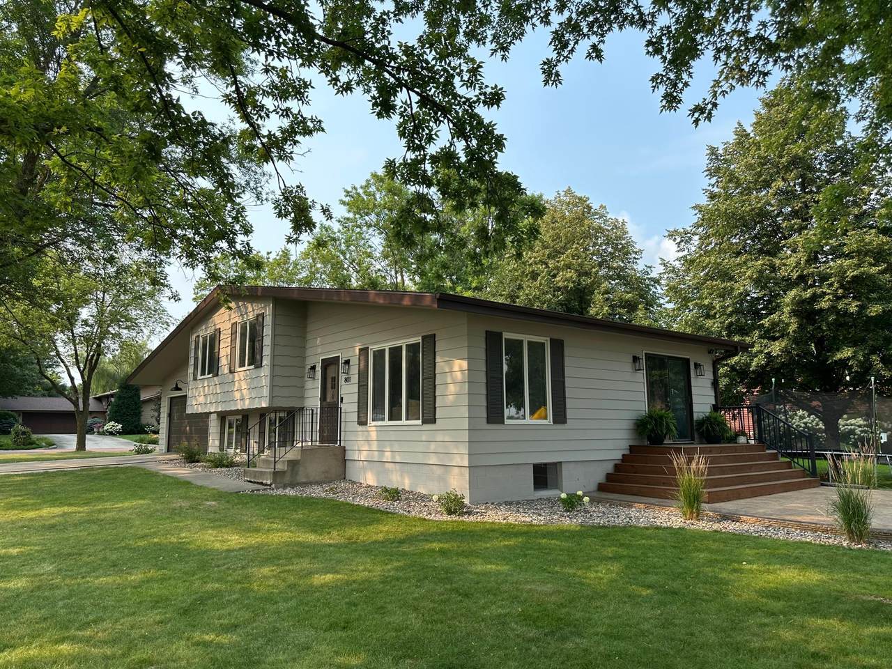 801 Sunrise Boulevard - Photo 1