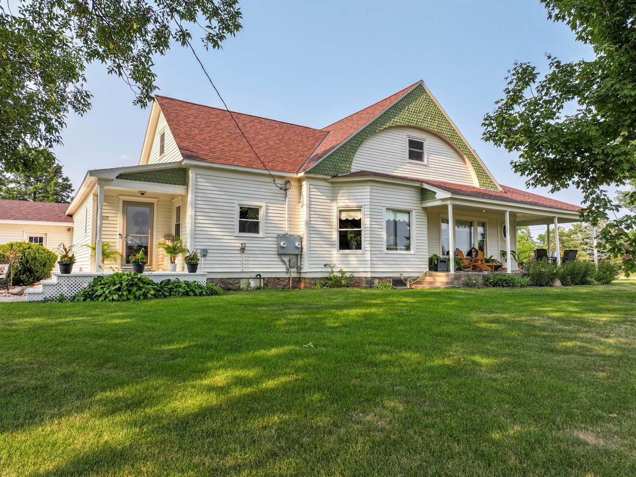 619 Railroad Street - Photo 1