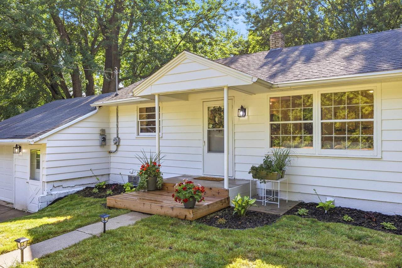 985 Sunnyfield Road - Photo 1