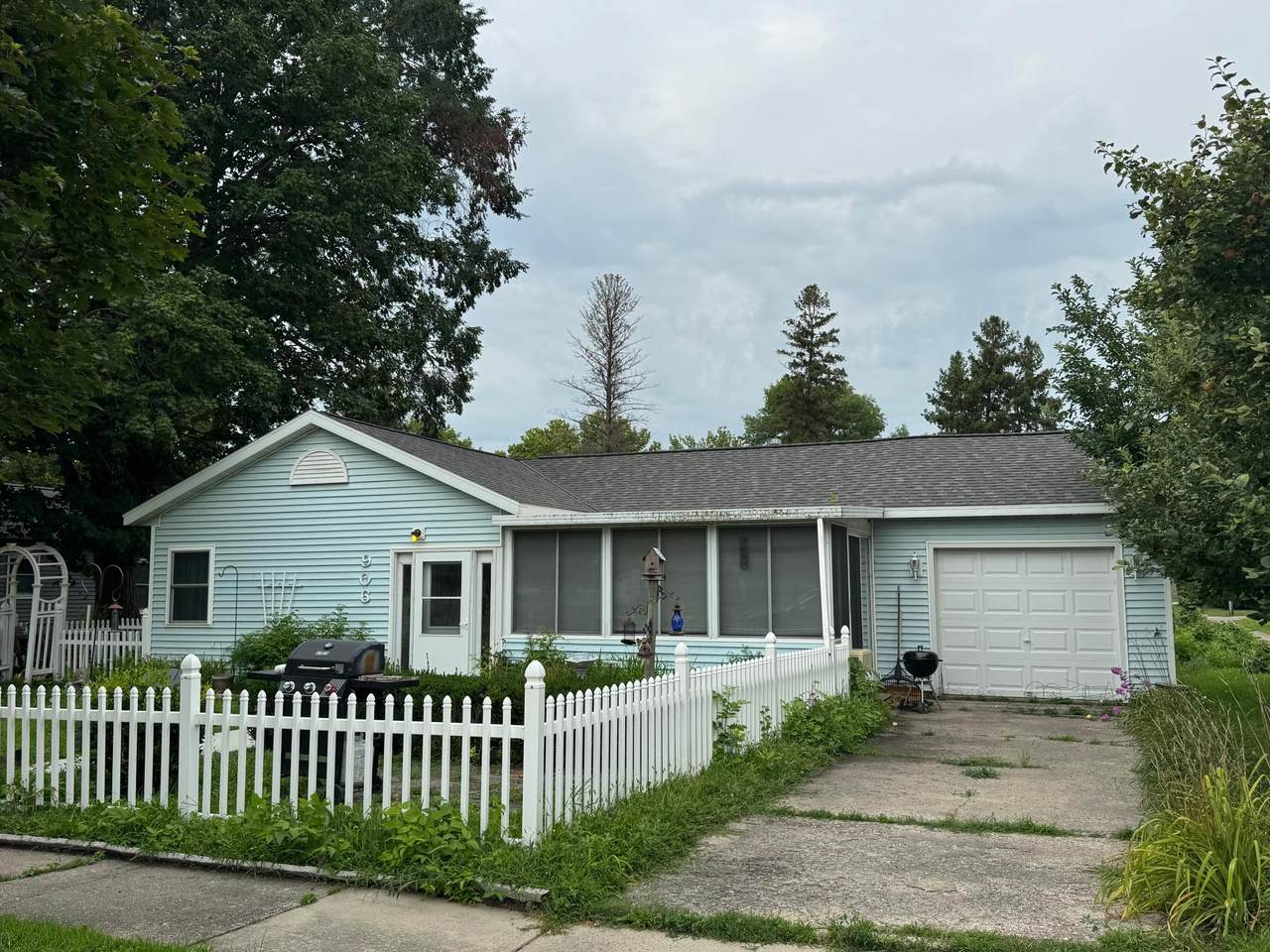 906 Walnut Avenue - Photo 1