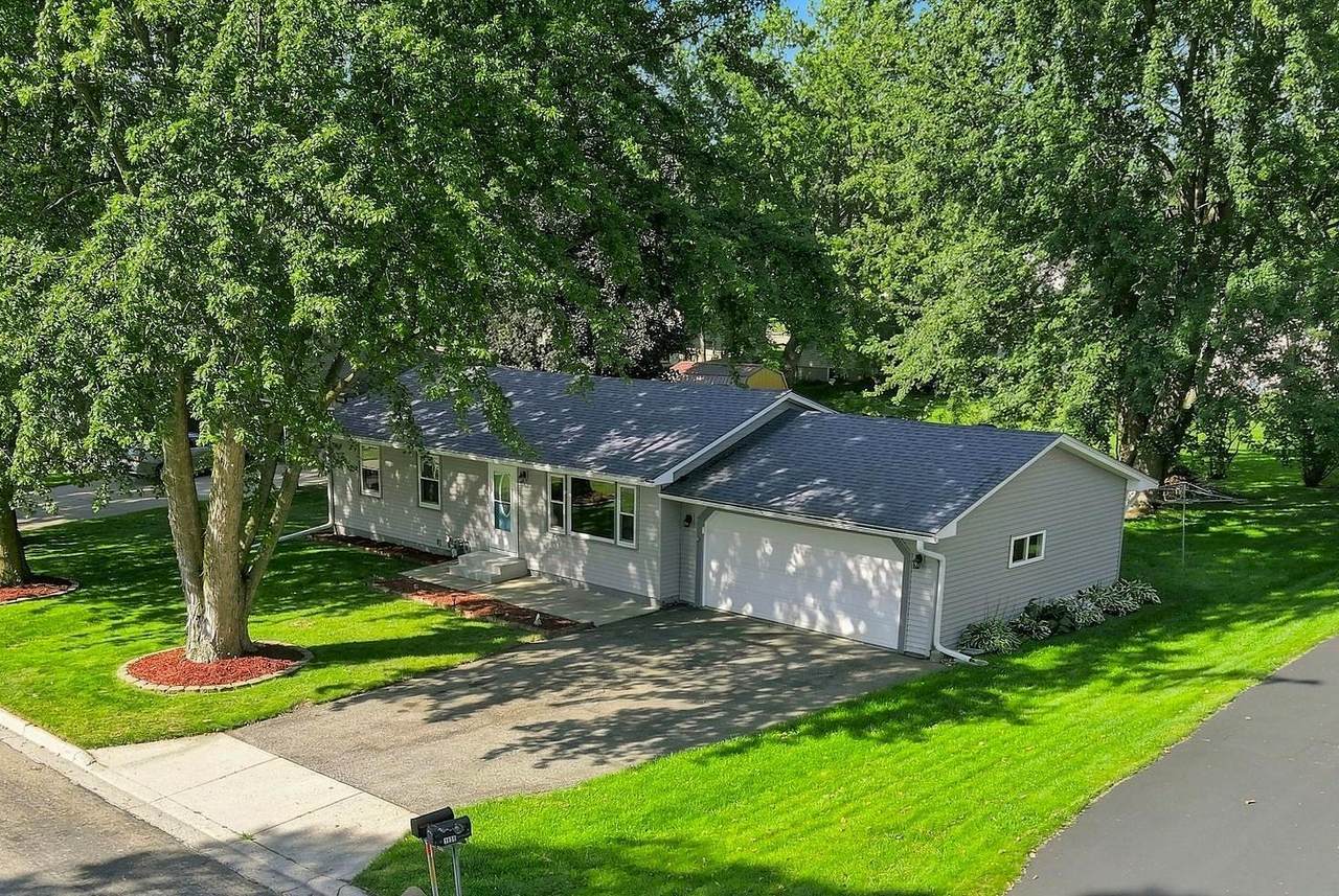 1836 Hemlock Avenue - Photo 1