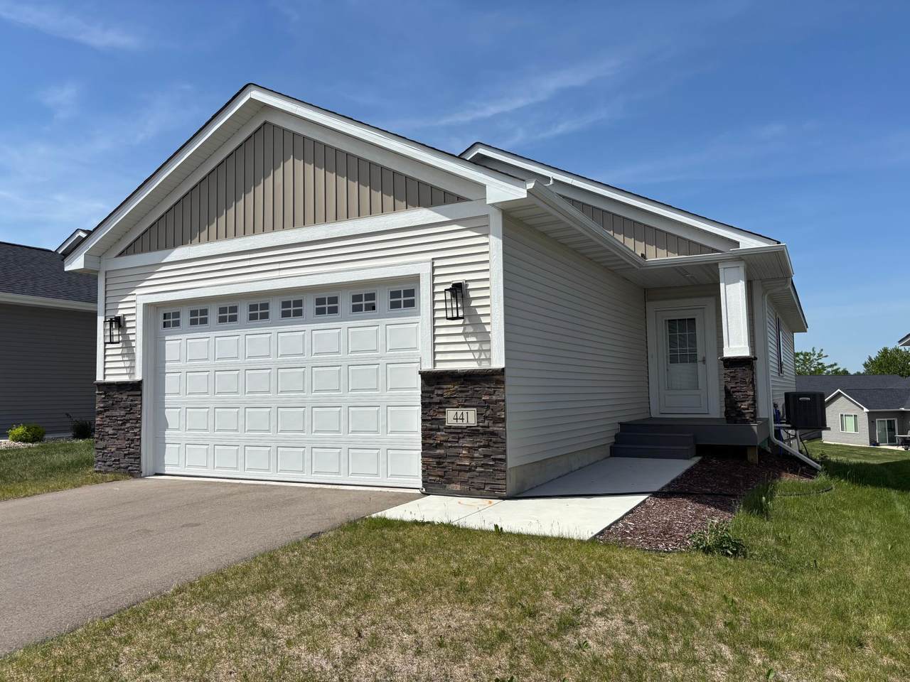 441 Grant Avenue - Photo 1