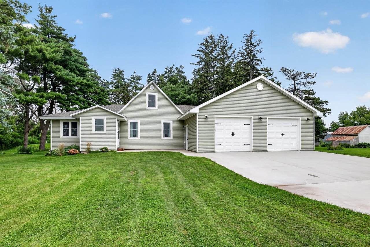 15832 585th Street - Photo 1