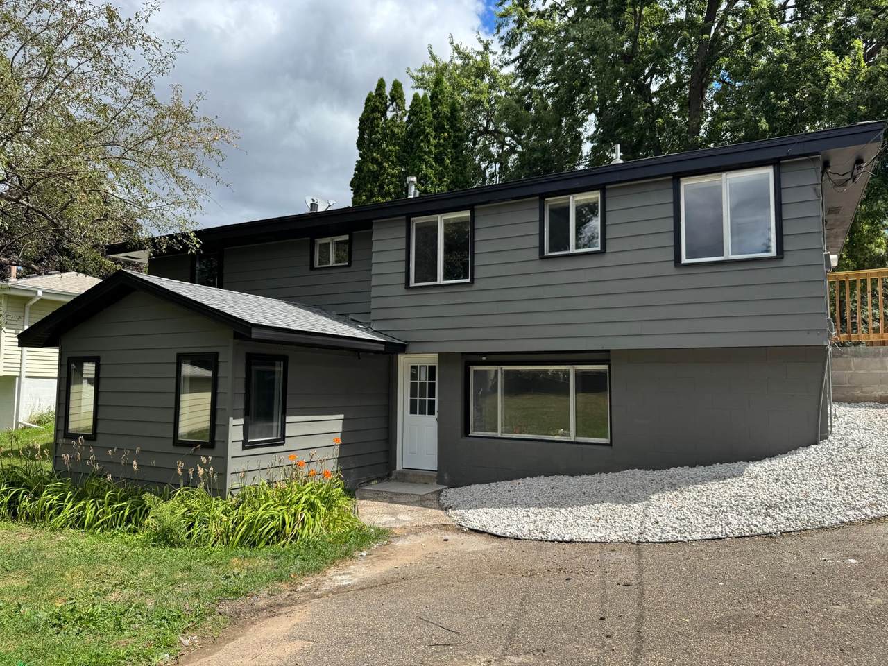 1401 Winnetka Avenue - Photo 1