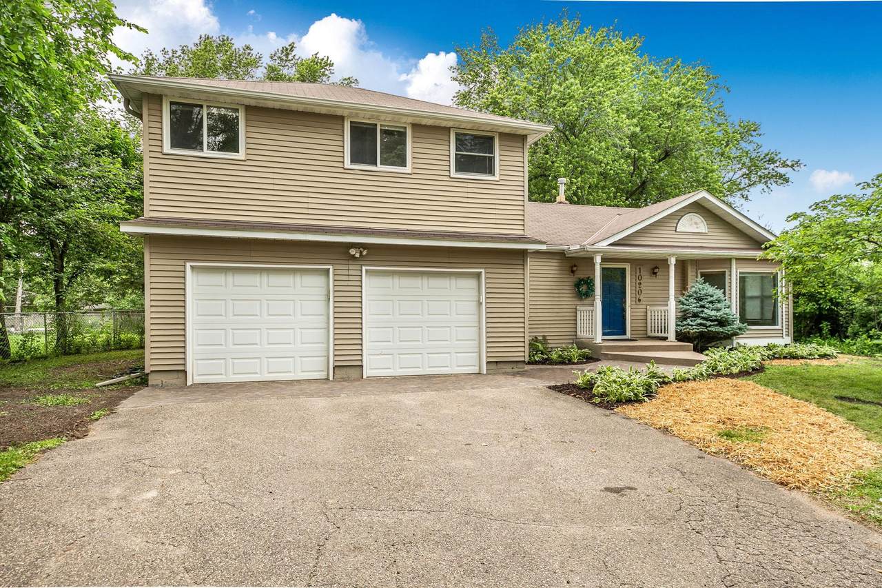 10206 Lakeview Drive - Photo 1