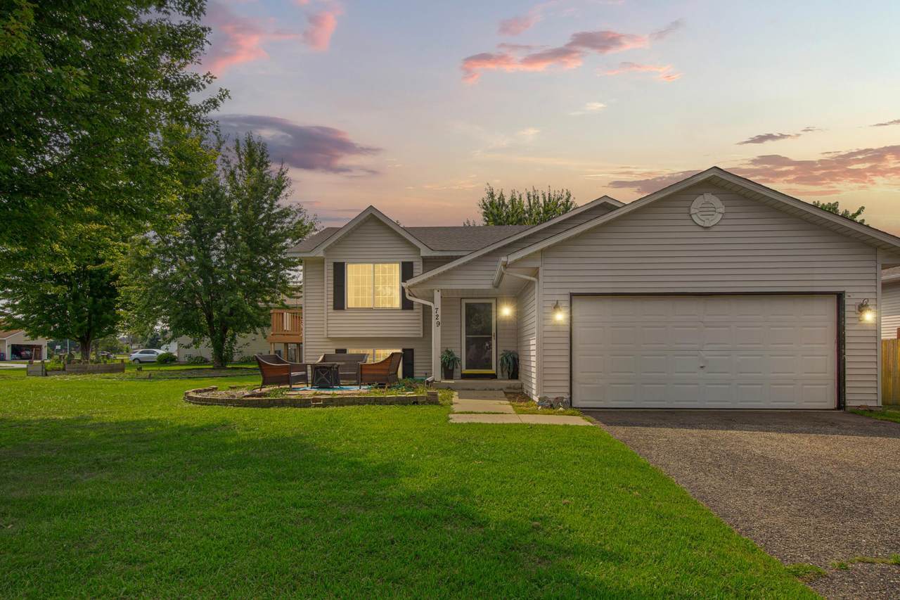 729 Heritage Lane - Photo 1
