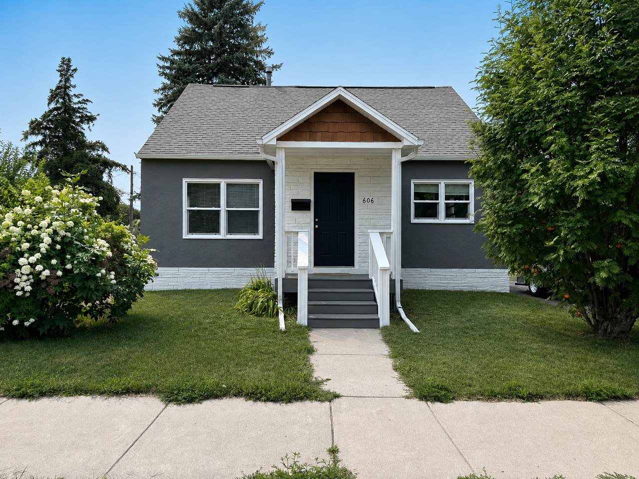 606 8th Street - Photo 1