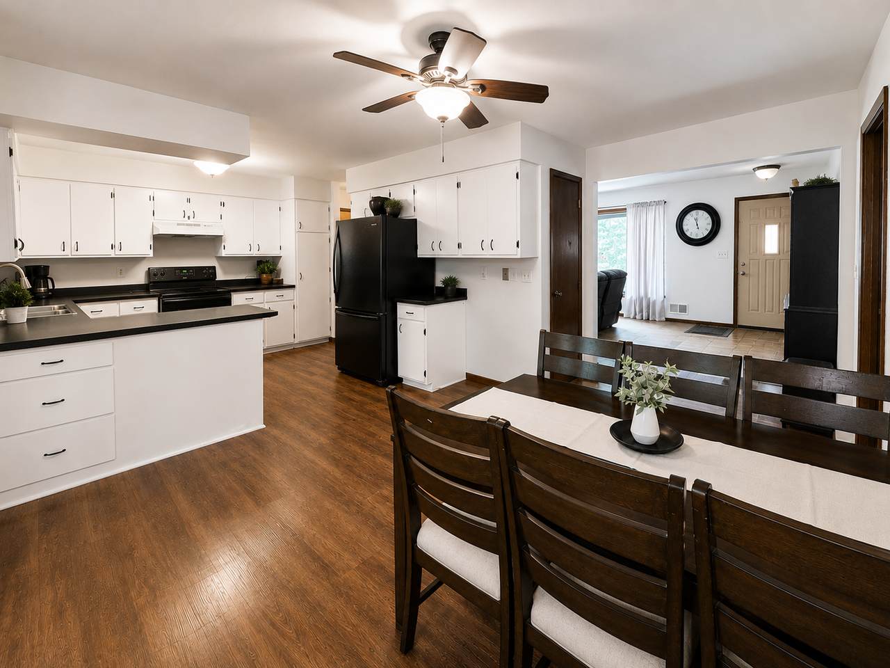 1516 Wellington Crescent - Photo 1