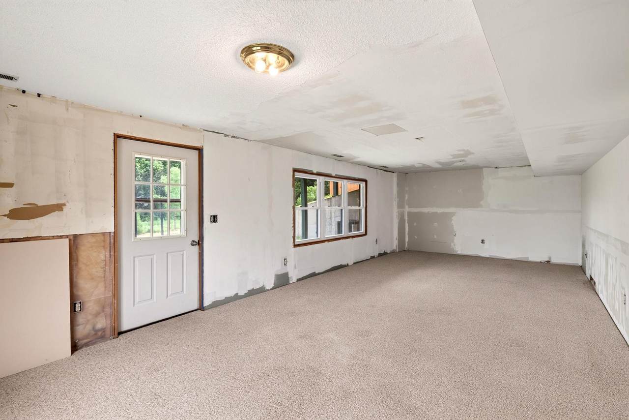 565 Beckman Road - Photo 1