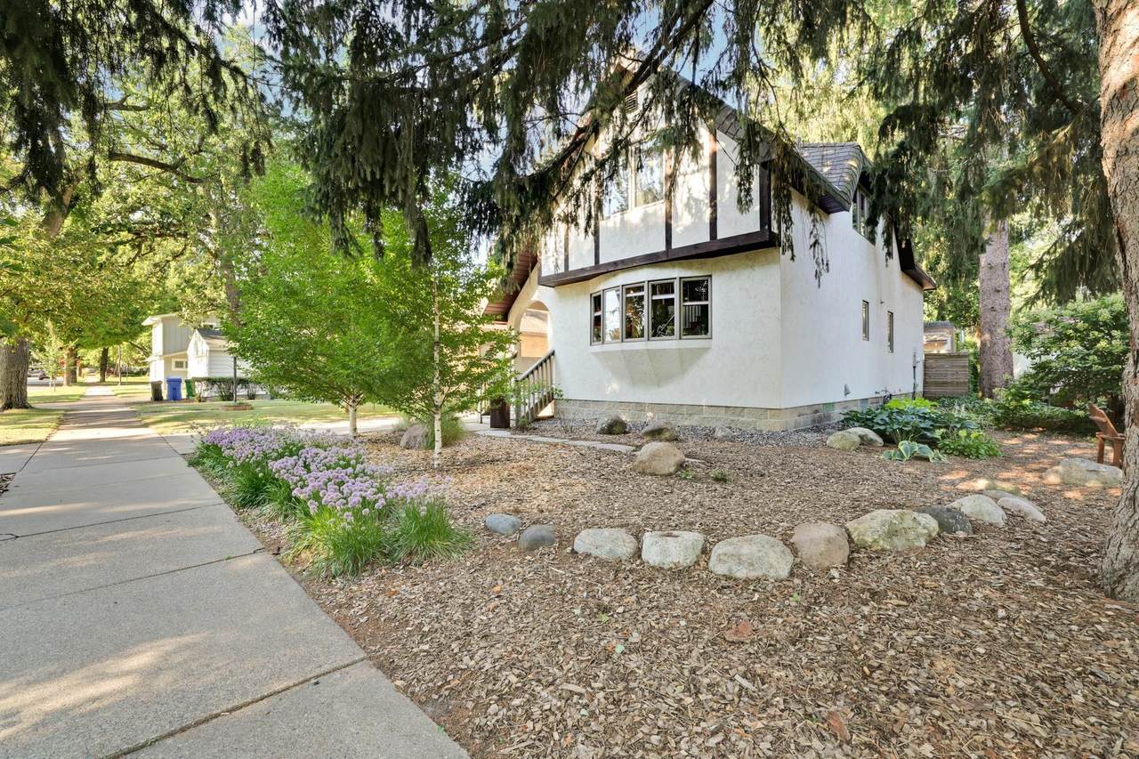 4730 38th Avenue - Photo 1