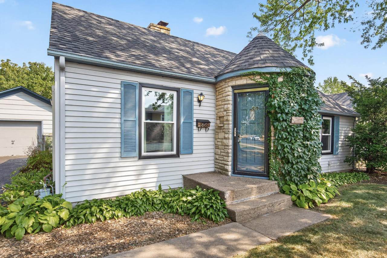 606 1st Avenue - Photo 1
