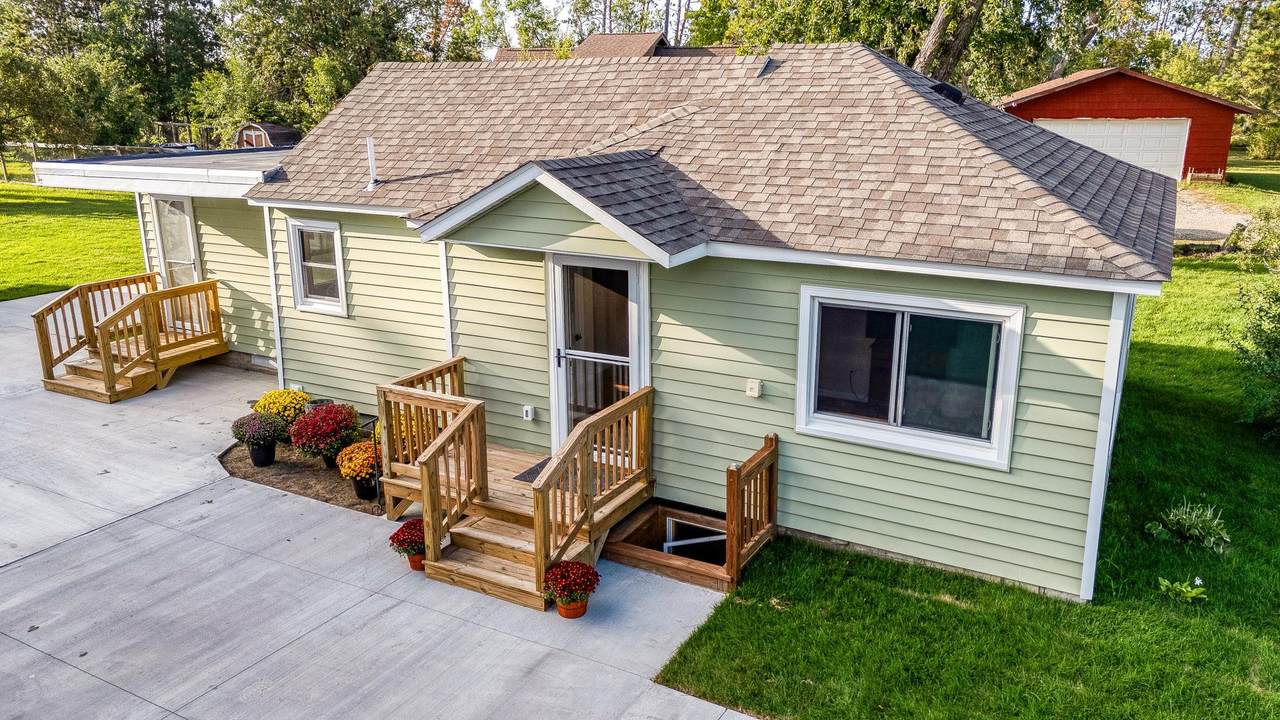 2011 Norton Avenue - Photo 1