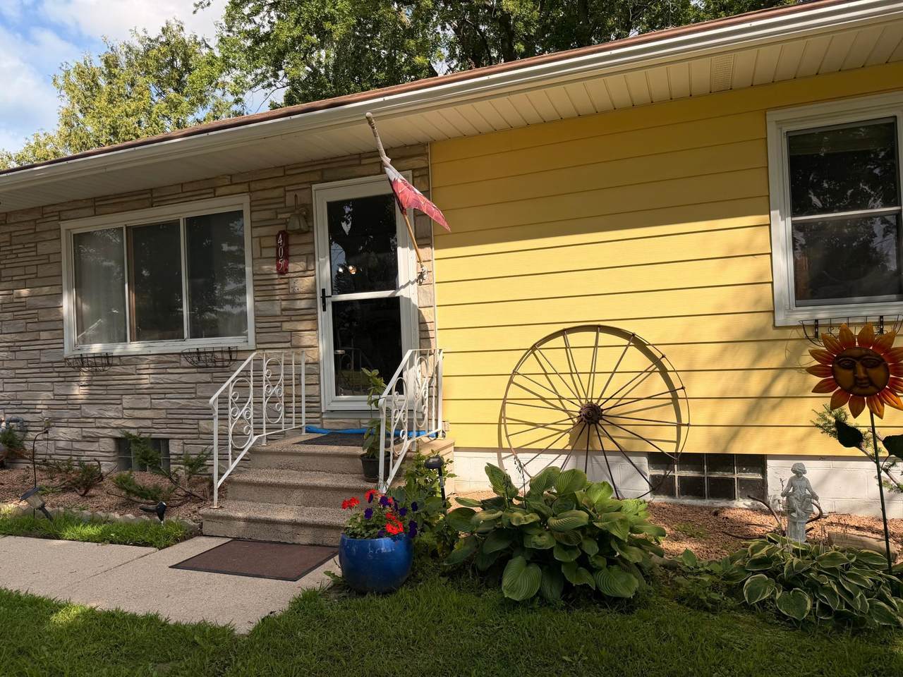 405 15th Street - Photo 1