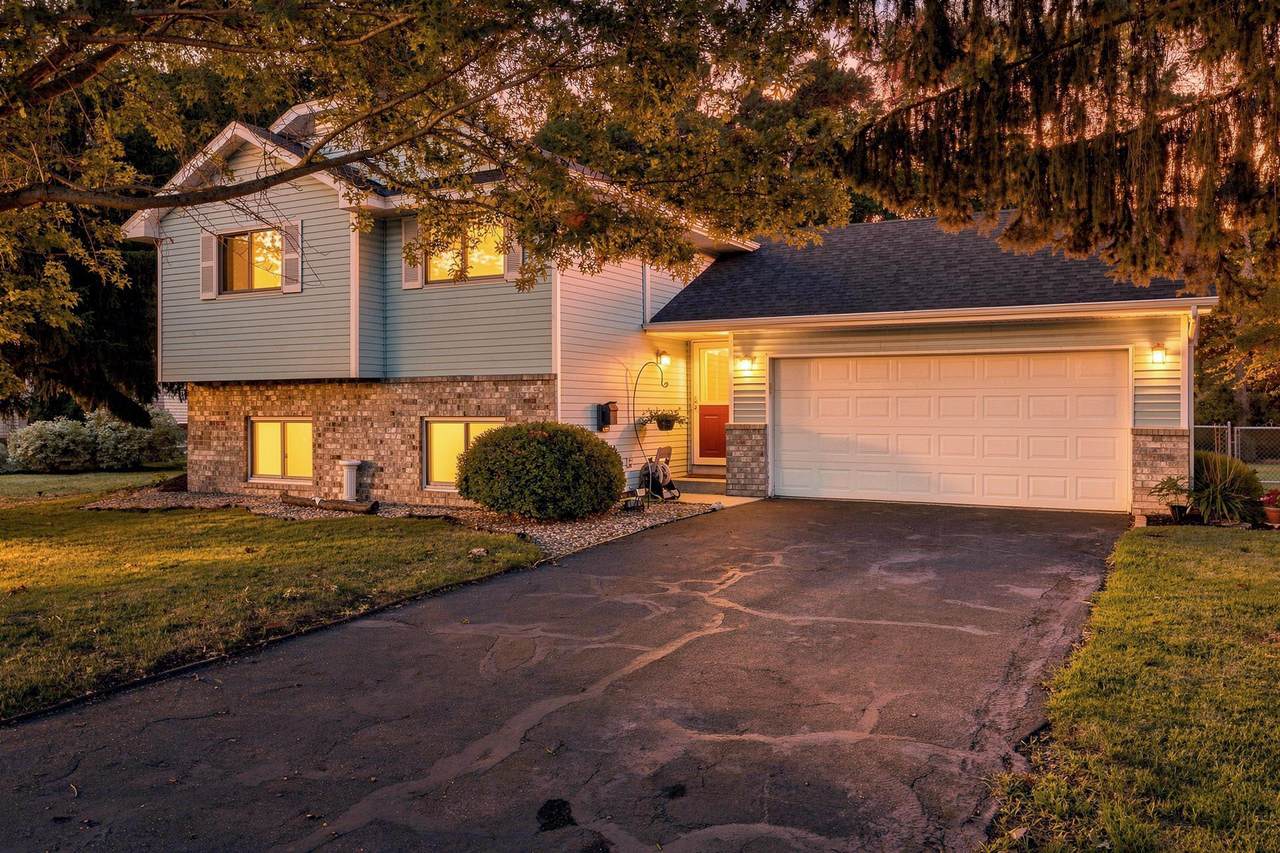 9441 Hames Avenue - Photo 1