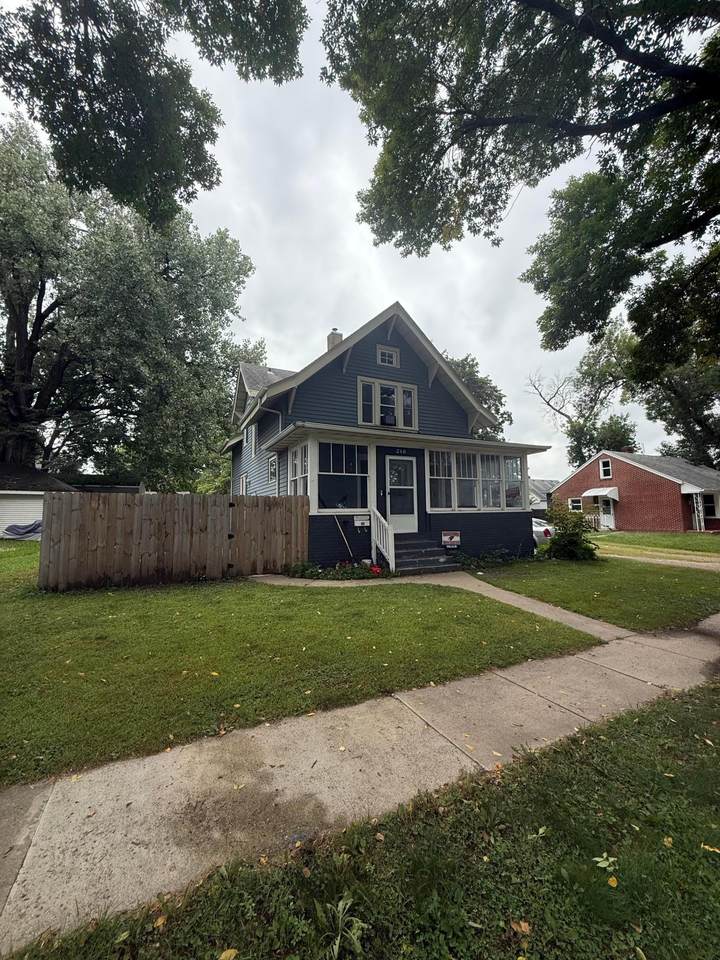 218 Augusta Avenue - Photo 1
