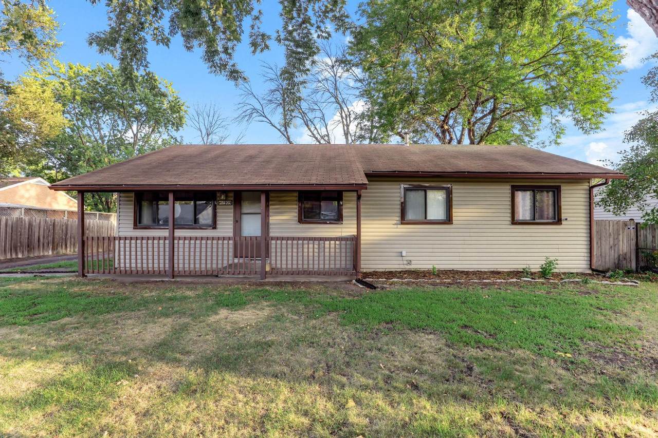 1909 Laramie Trail - Photo 1
