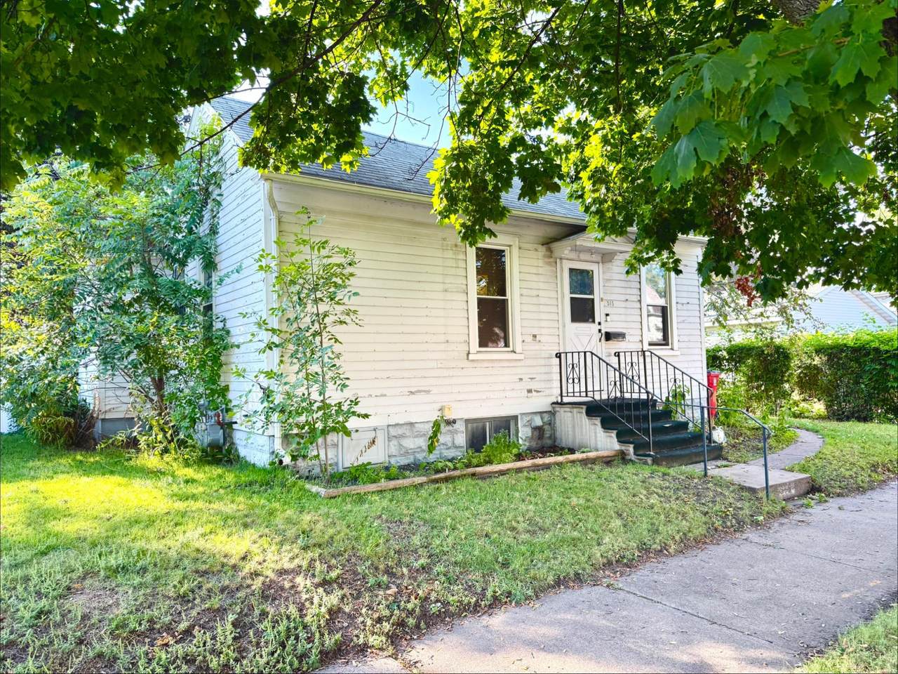 515 Vila Street - Photo 1