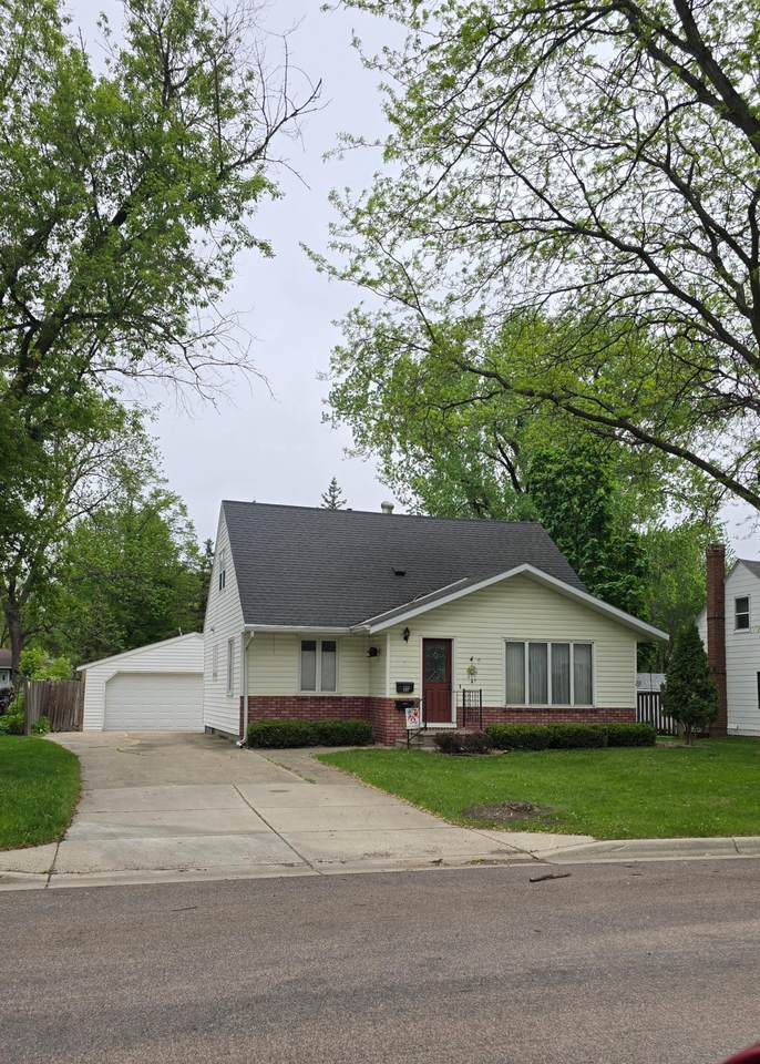 207 Lyon Street - Photo 1