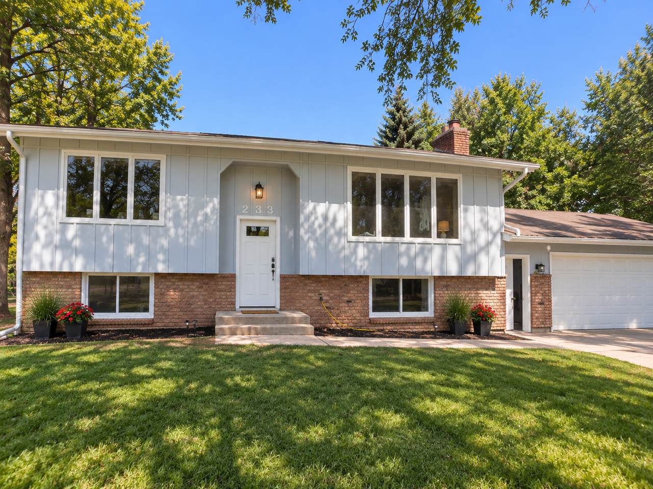233 104th Avenue - Photo 1