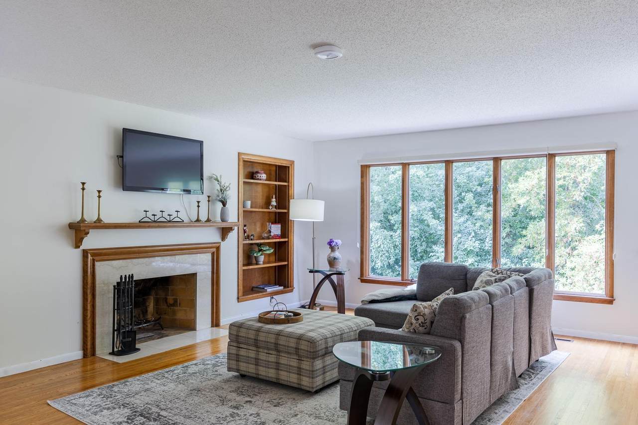5316 Malibu Drive - Photo 1