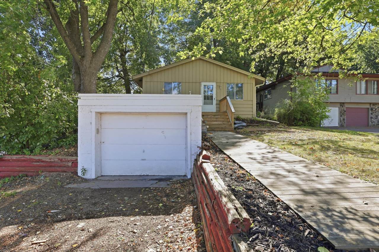 5013 Shoreline Drive - Photo 1