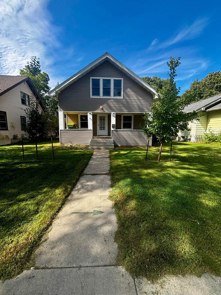 708 Hiawatha Avenue - Photo 1