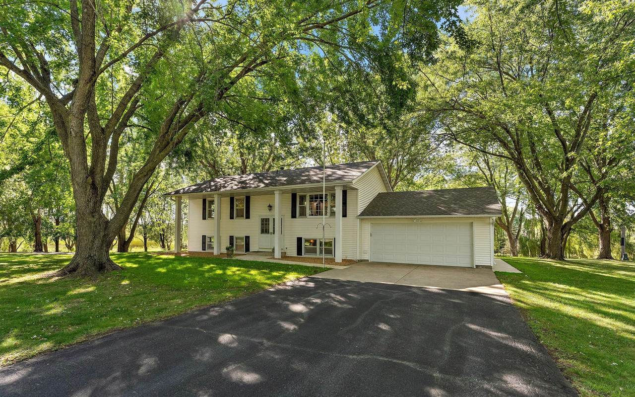 18421 Country Squires Circle - Photo 1