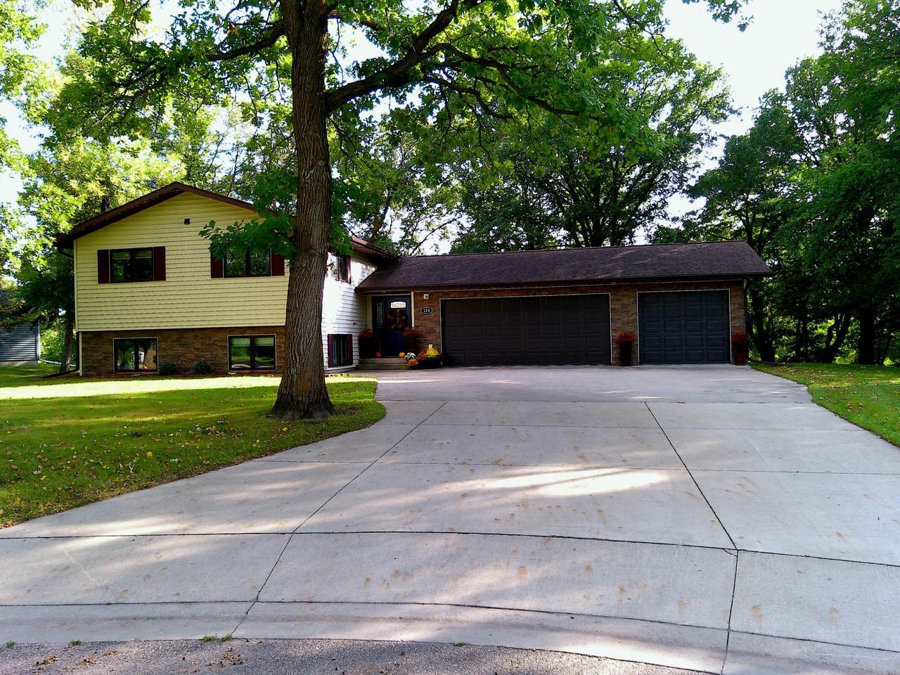 128 Eastwood Drive - Photo 1