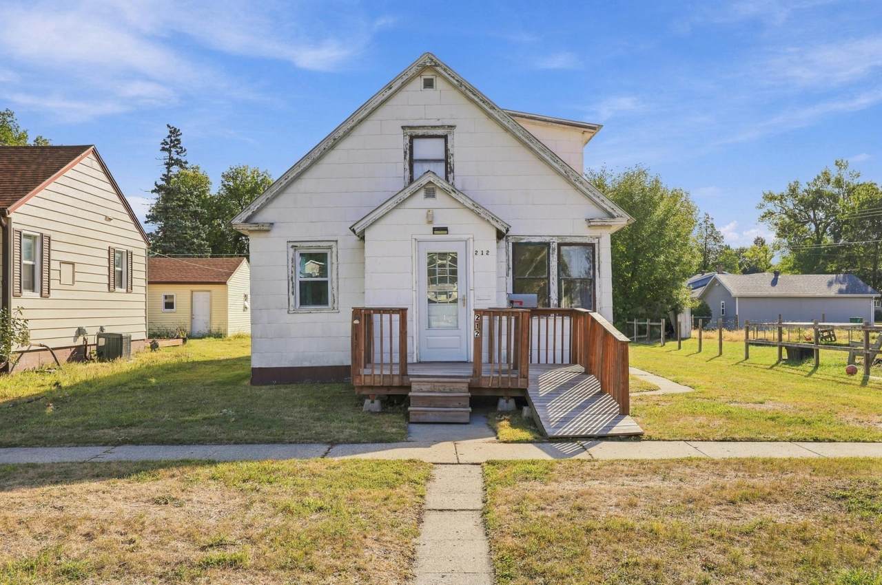212 10th Street - Photo 1