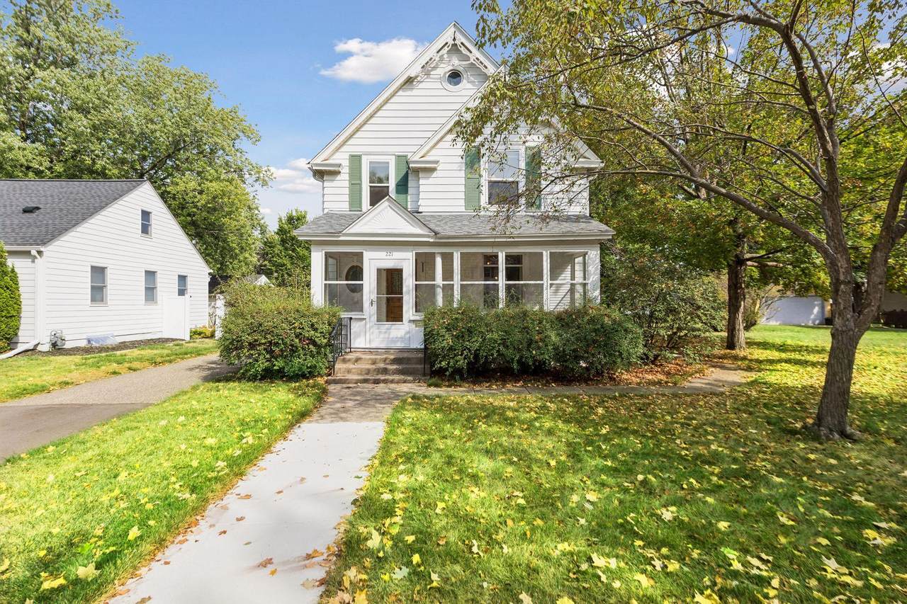 221 11th Avenue - Photo 1