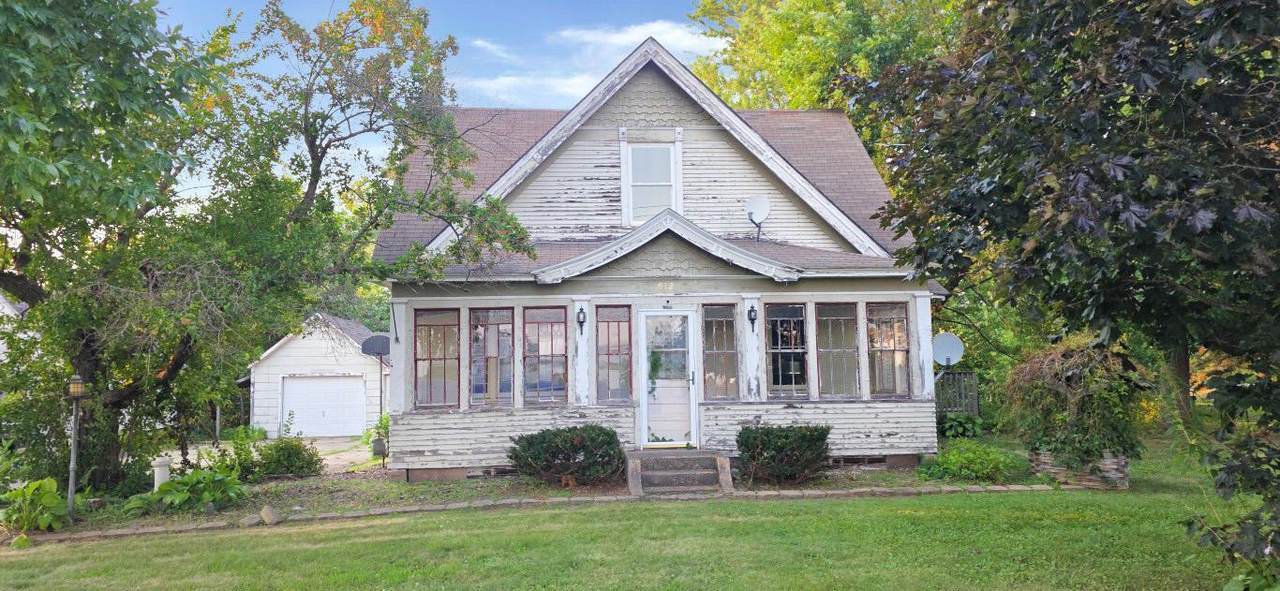 812 Maple Avenue - Photo 1