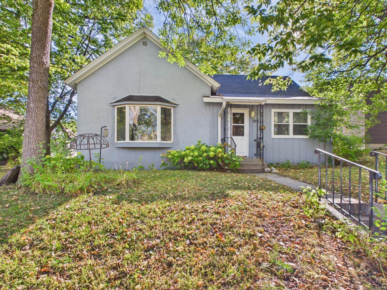 910 10th Avenue - Photo 1