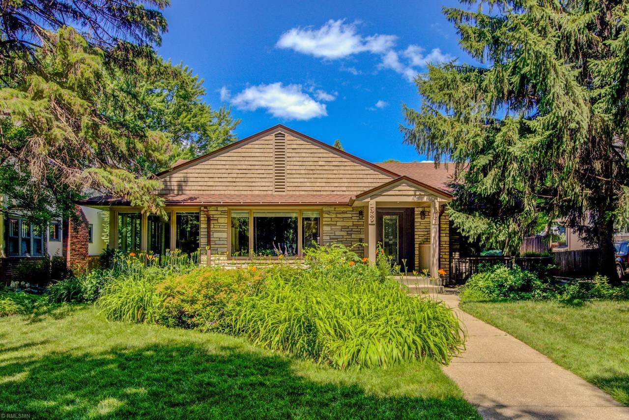 1389 Summit Avenue - Photo 1