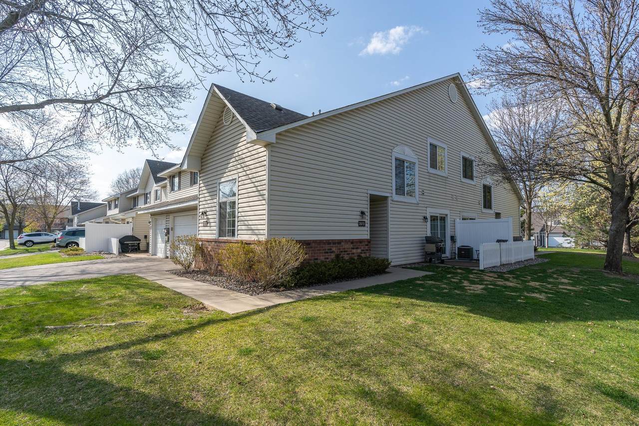 2572 Lockwood Drive - Photo 1