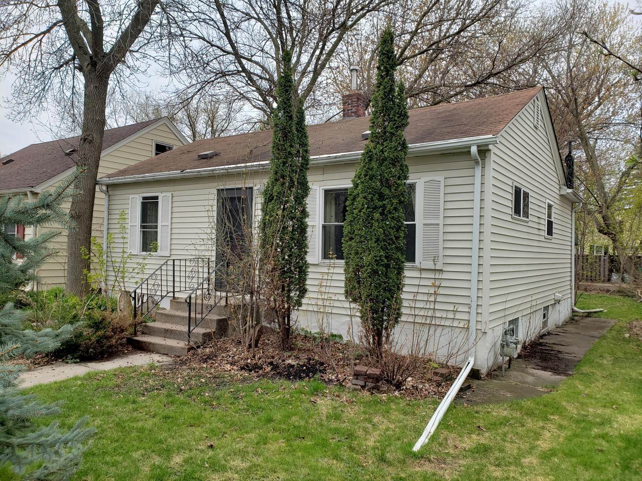 2708 Webster Avenue - Photo 1