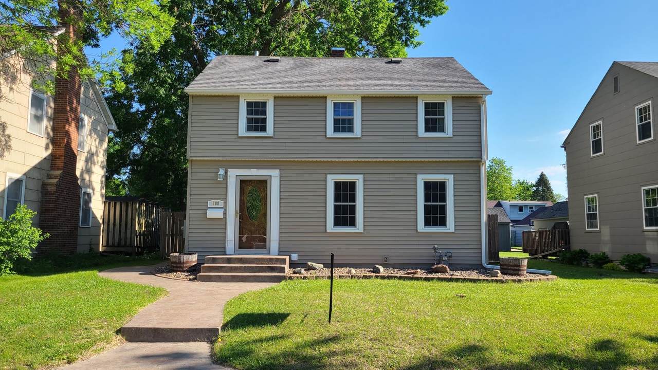 608 11th Avenue - Photo 1