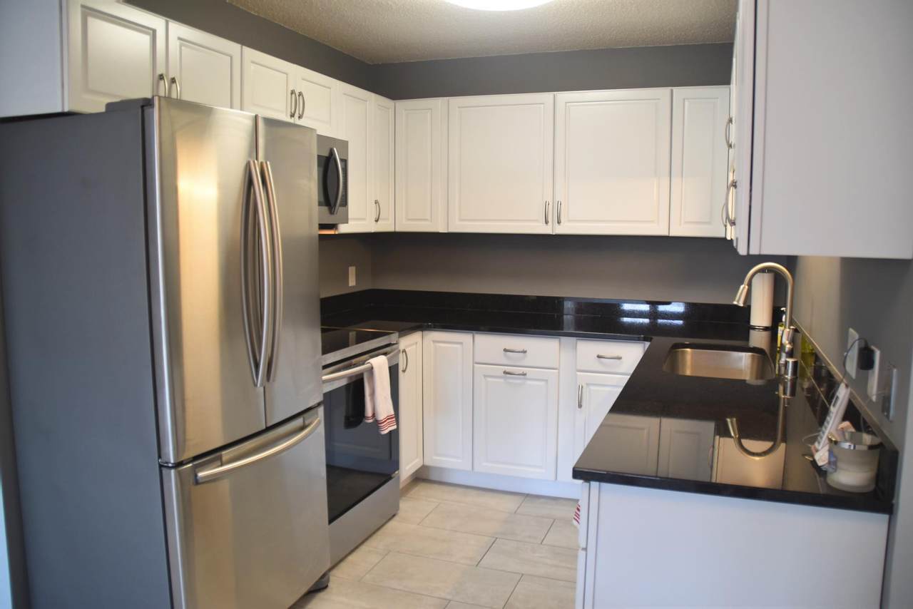 350 Oakwood Drive - Photo 1