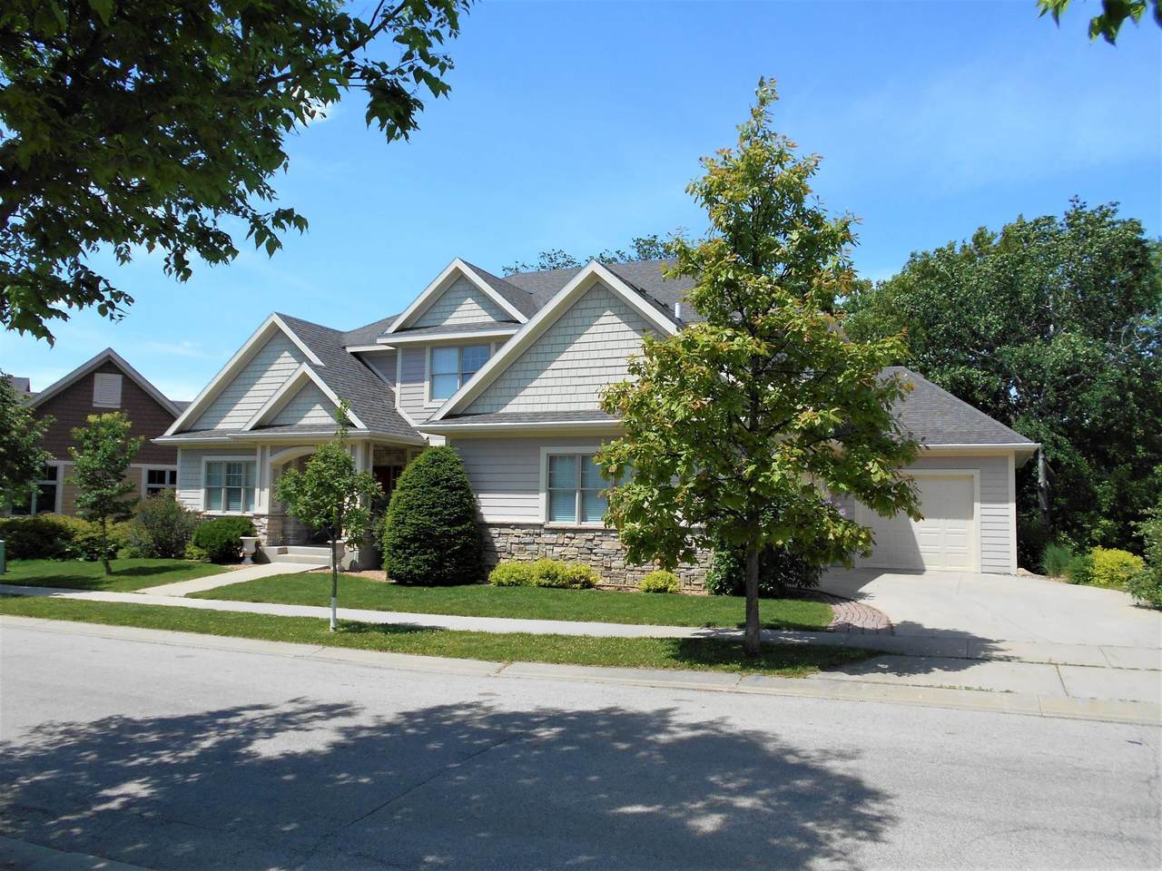 1091 Fox Hill Place - Photo 1