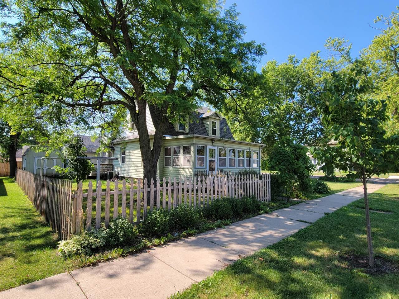 619 Dwelle Street - Photo 1