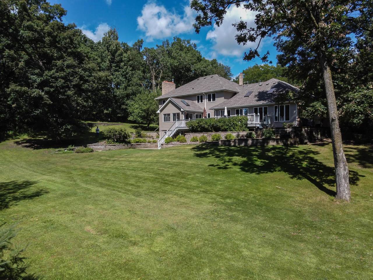 9060 Knollwood Drive - Photo 1