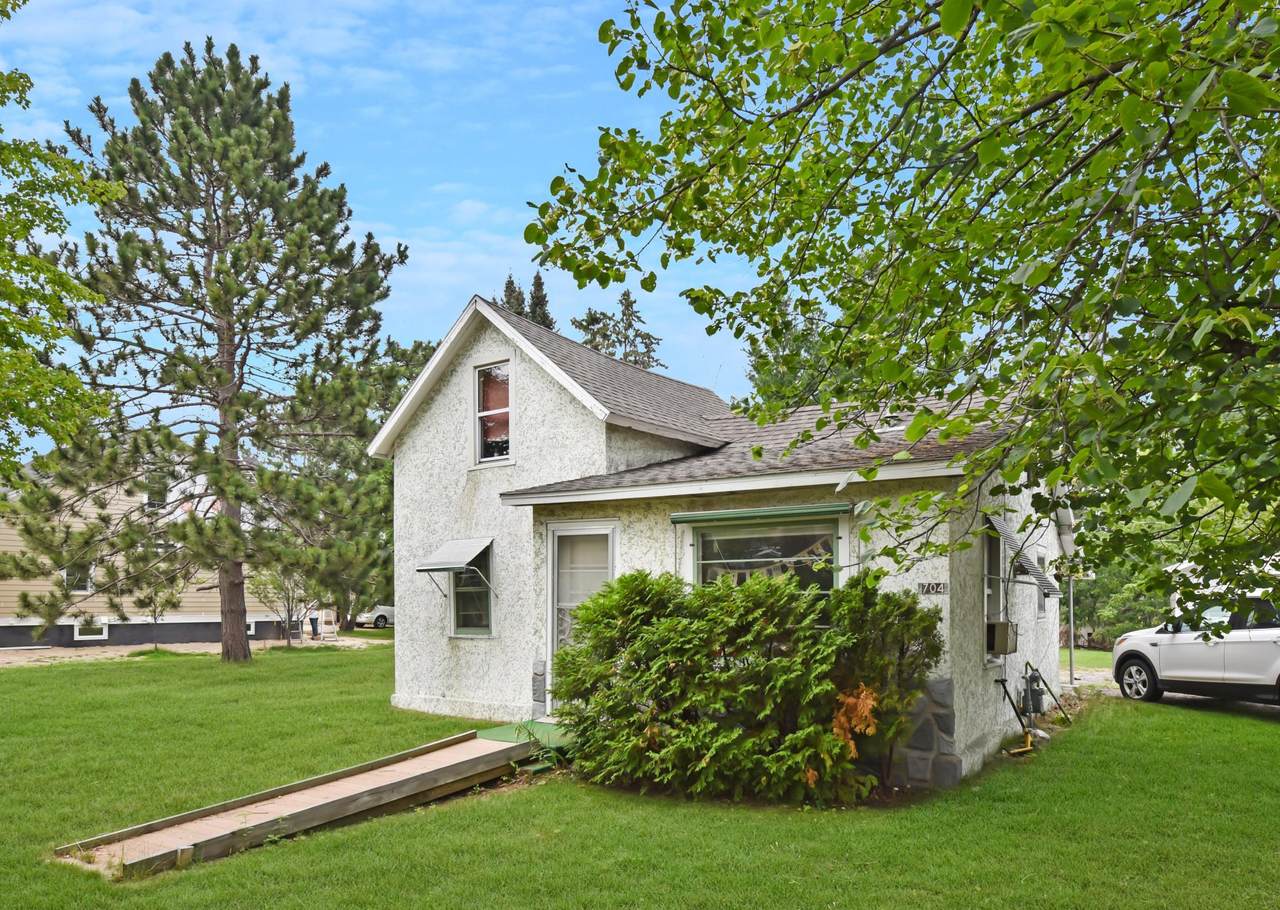 704 11th Avenue - Photo 1
