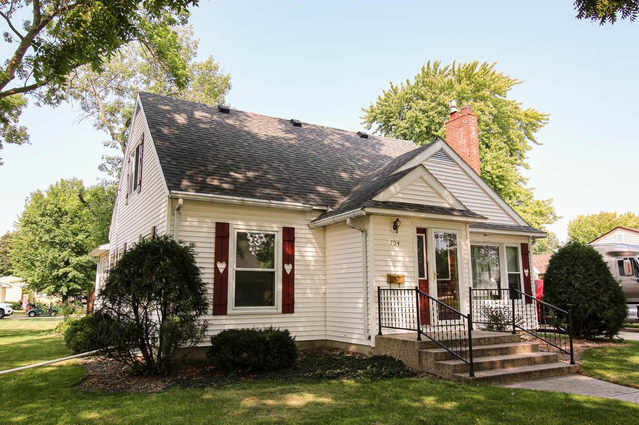 704 11th Street - Photo 1