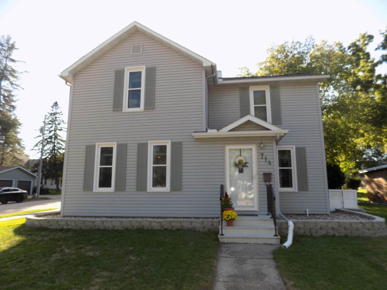 714 Prairie Avenue - Photo 1