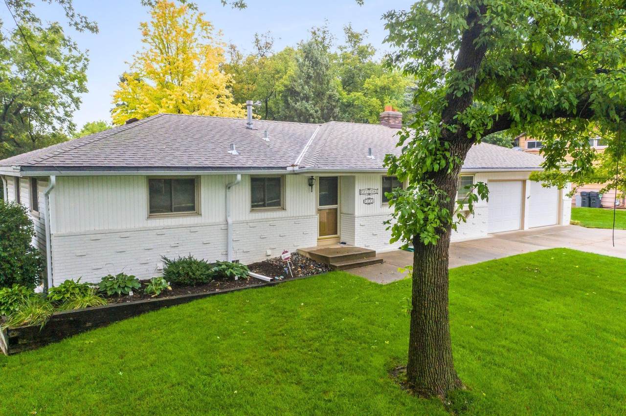 1114 Vista Drive - Photo 1