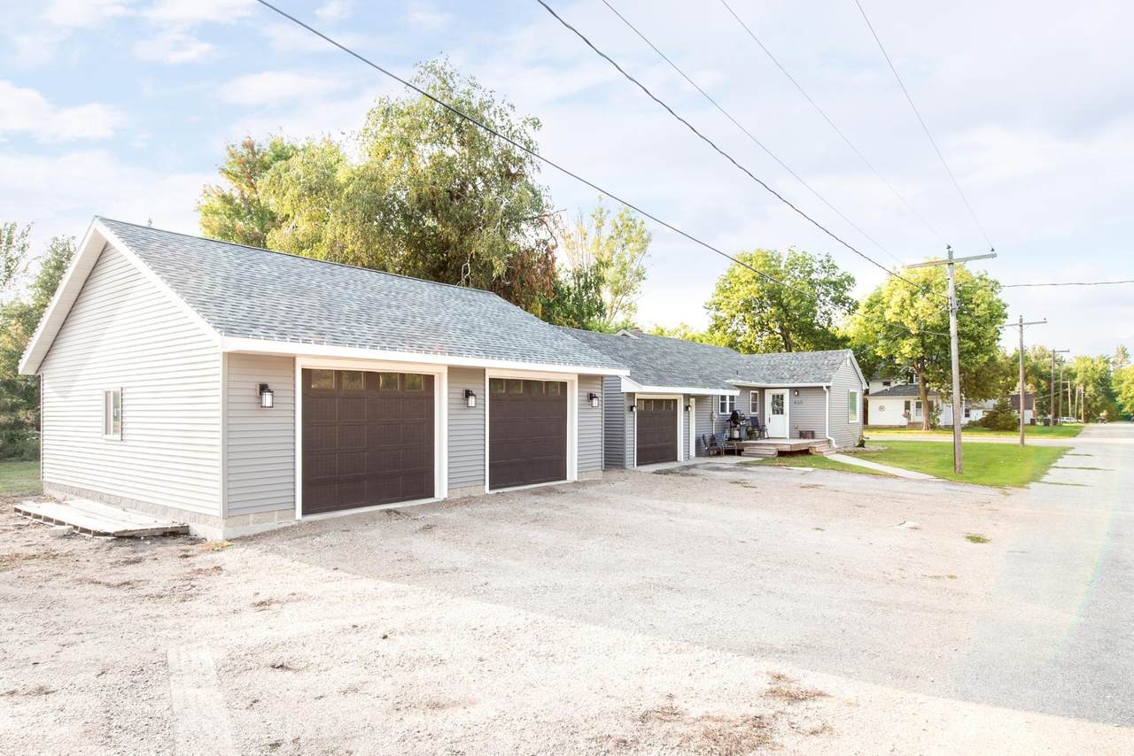 420 Nelson Street - Photo 1