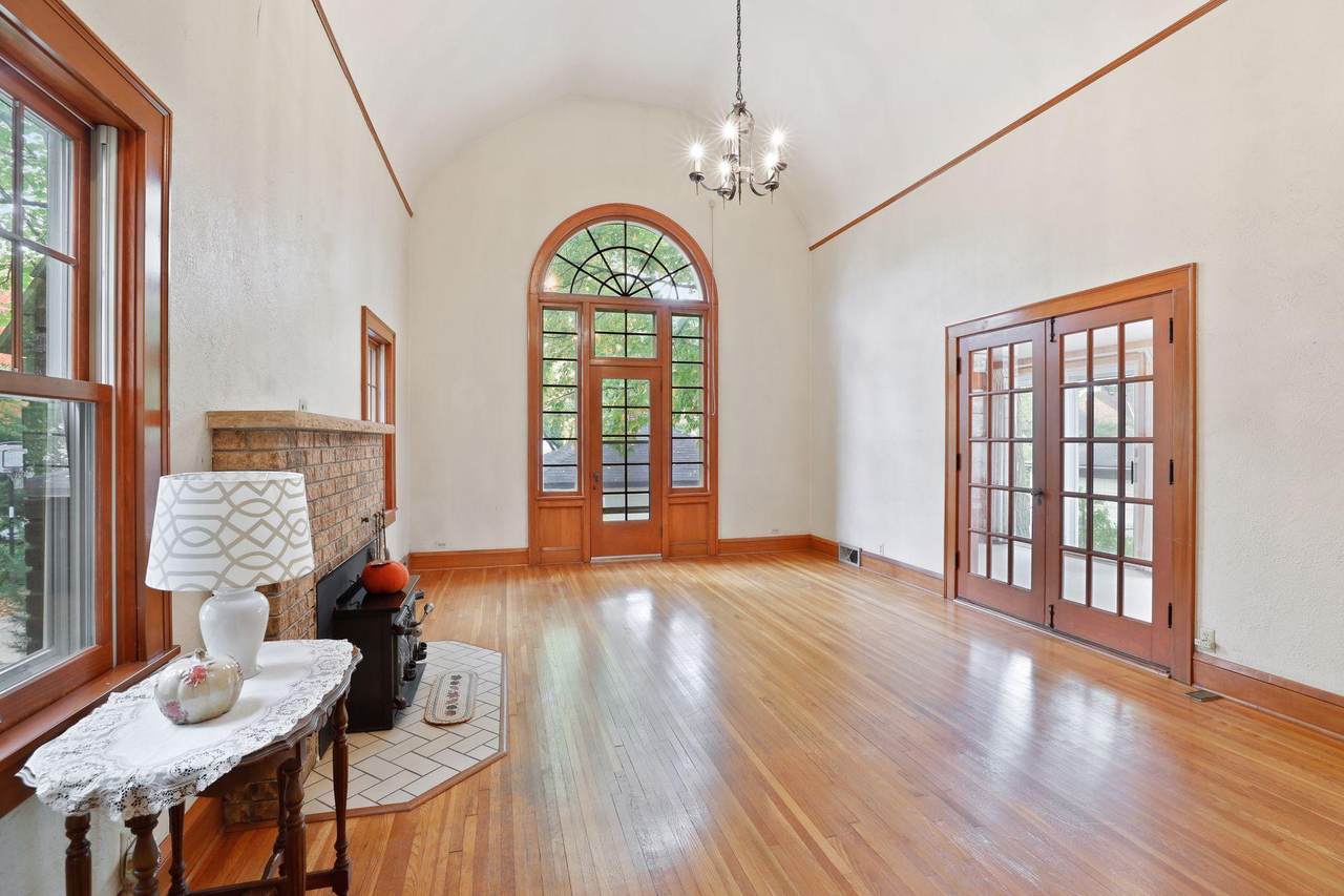 4952 Elliot Avenue - Photo 1