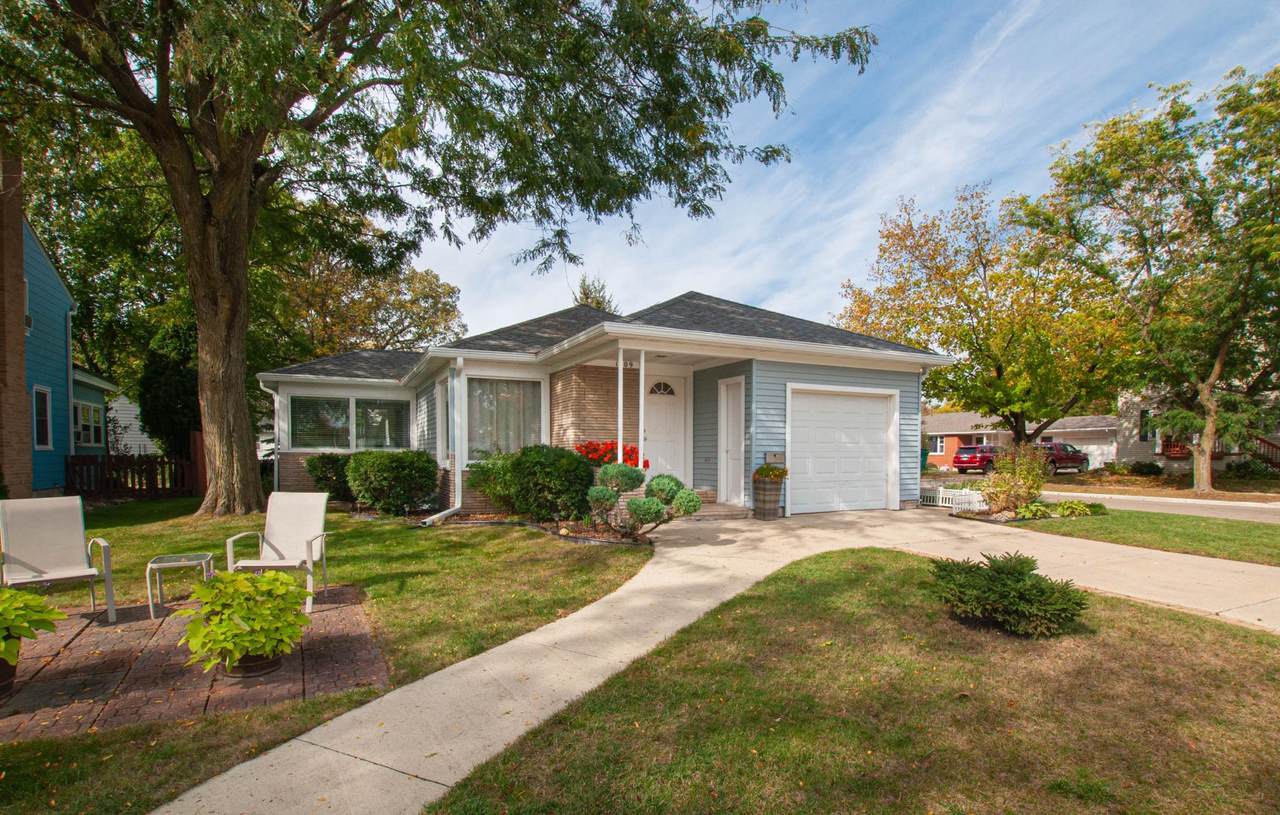 1209 9th Street - Photo 1
