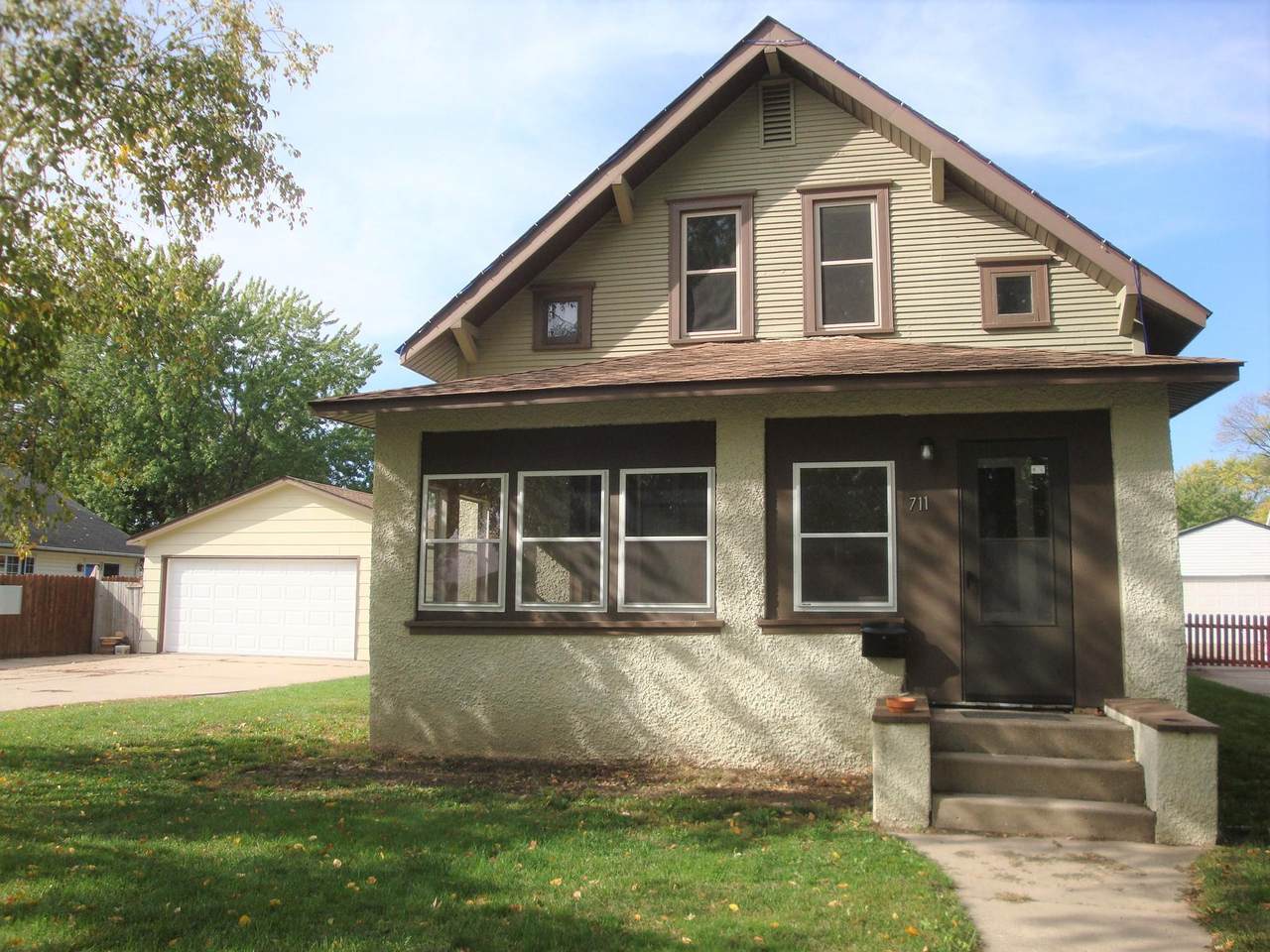 711 Holcombe Avenue - Photo 1