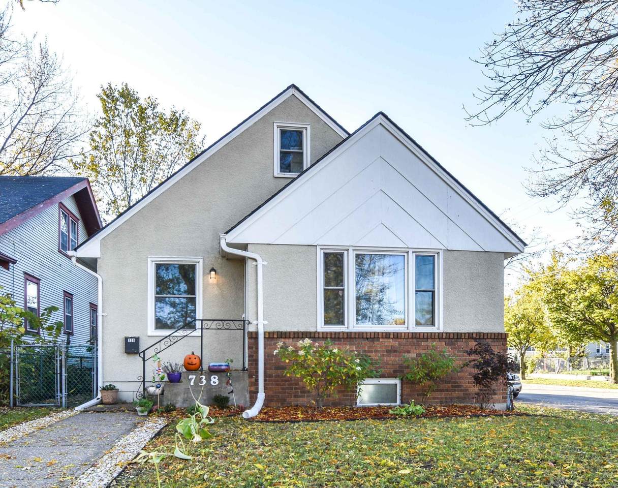738 Van Buren Avenue - Photo 1